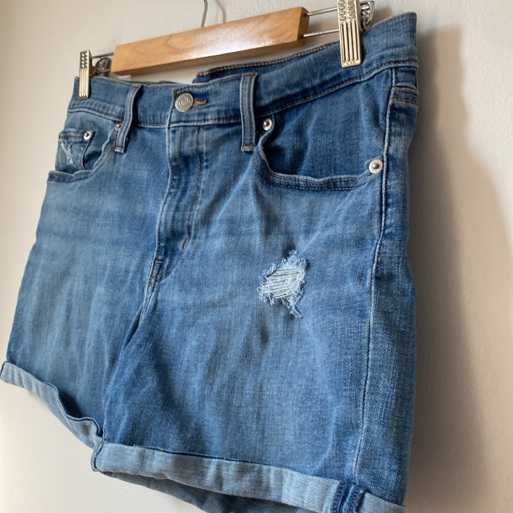 Levi’s women’s denim jean shorts Mid Length Short. Size 30, pockets and stretch - Picture 2 of 8